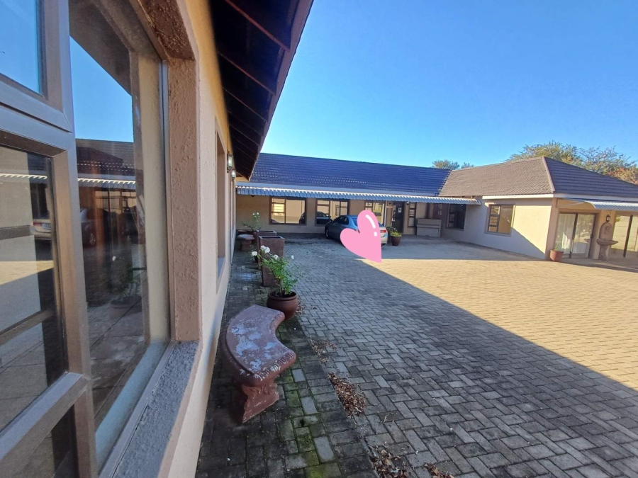 8 Bedroom Property for Sale in Noordhoek Free State